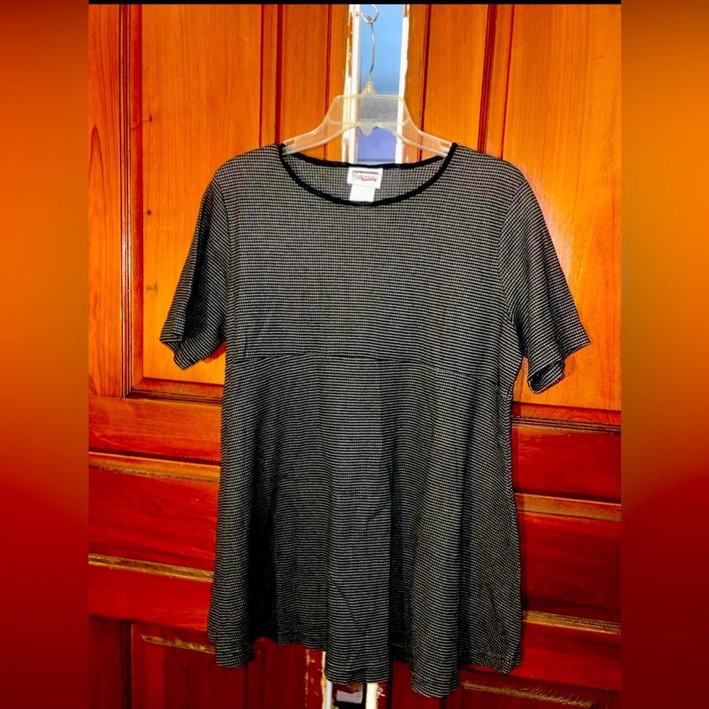 New Addition Maternity Striped Short Sleeve Top. Size Medium (Materinty)